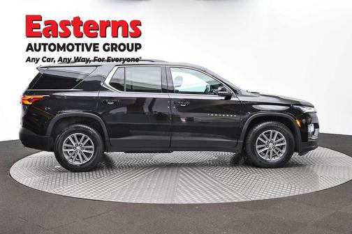 Mosaic Black Metallic 2022 Chevrolet Traverse LT Cloth