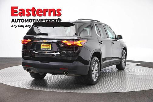 Mosaic Black Metallic 2022 Chevrolet Traverse LT Cloth