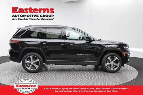 Diamond Black Crystal Pearlcoat 2023 Jeep Grand Cherokee 4xe Base