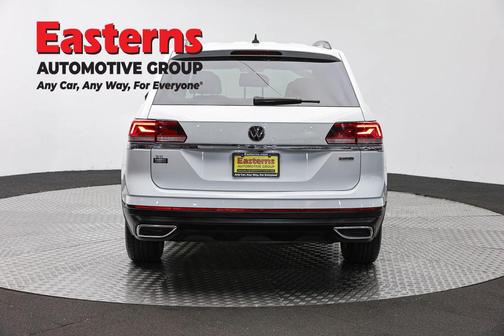 Pure White 2022 Volkswagen Atlas 2.0T SE