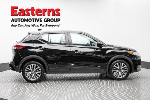 Super Black 2023 Nissan Kicks SV