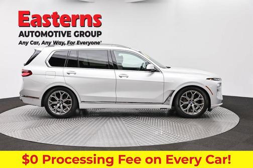 Mineral White Metallic 2023 BMW X7 xDrive40i