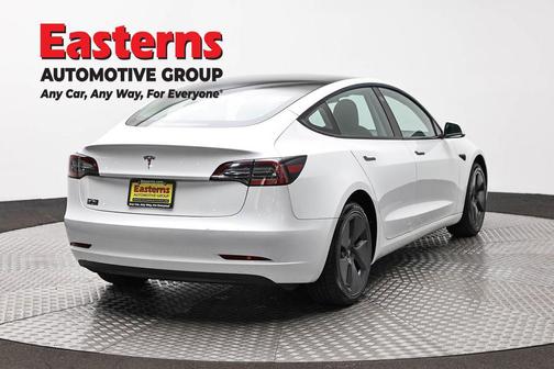 Pearl White Multi-Coat 2023 Tesla Model 3 Standard Range