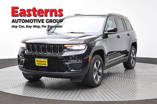Diamond Black Crystal Pearlcoat 2023 Jeep Grand Cherokee 4xe Base