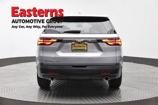 Silver Ice Metallic 2022 Chevrolet Traverse LS