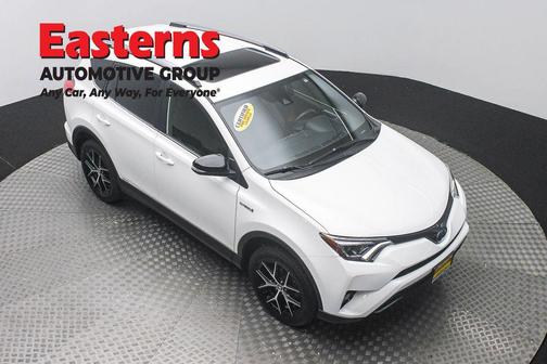Super White 2018 Toyota RAV4 Hybrid SE