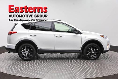 Super White 2018 Toyota RAV4 Hybrid SE