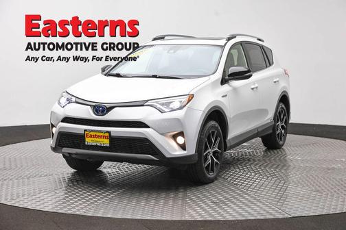 Super White 2018 Toyota RAV4 Hybrid SE