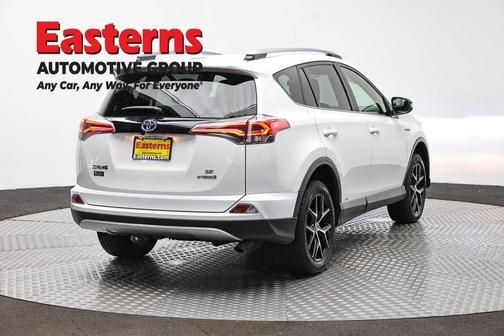 Super White 2018 Toyota RAV4 Hybrid SE