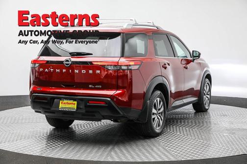 2022 Nissan Pathfinder SL 4WD