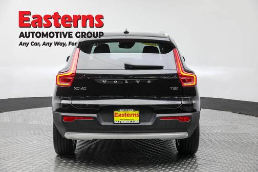 2022 Volvo XC40 T5 Momentum