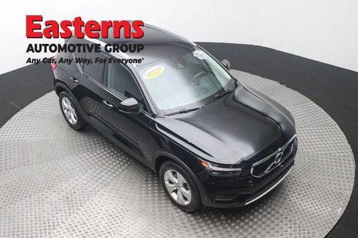 2022 Volvo XC40 T5 Momentum