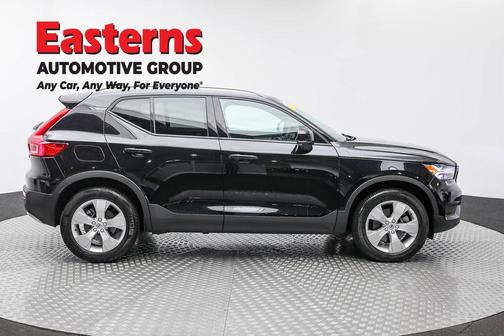 2022 Volvo XC40 T5 Momentum