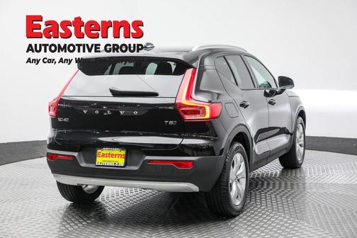 2022 Volvo XC40 T5 Momentum