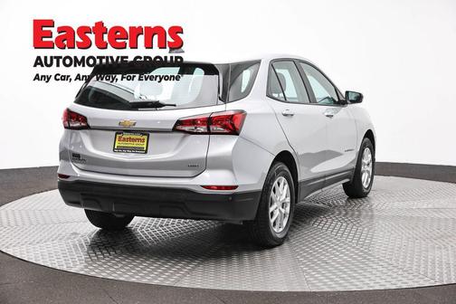 Silver Ice Metallic 2022 Chevrolet Equinox LS