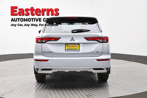 White Diamond 2024 Mitsubishi Outlander SE S-AWC