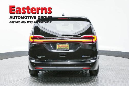 2023 Chrysler Pacifica Hybrid Touring L
