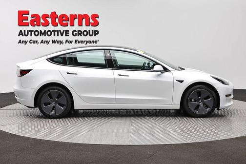 Pearl White Multi-Coat 2023 Tesla Model 3 Standard Range