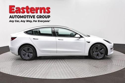 Pearl White Multi-Coat 2023 Tesla Model 3 Standard Range