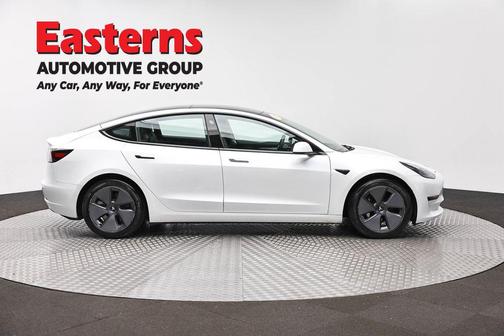 Pearl White Multi-Coat 2023 Tesla Model 3 Standard Range