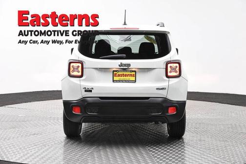 Alpine White 2017 Jeep Renegade Latitude