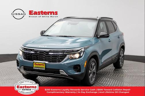 Pluton Blue/Black Roof 2024 Kia Seltos S