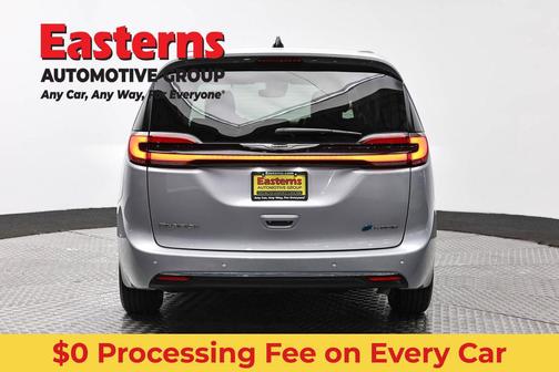 Silver Mist Clearcoat 2023 Chrysler Pacifica Hybrid Touring L