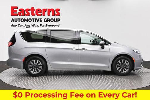 Silver Mist Clearcoat 2023 Chrysler Pacifica Hybrid Touring L