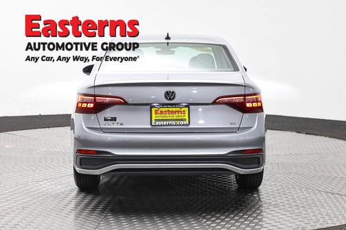 Platinum Gray Metallic 2024 Volkswagen Jetta 1.5T SE