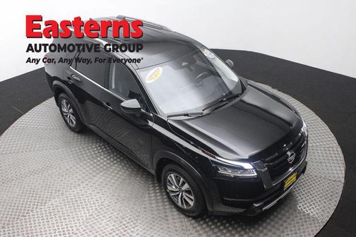 2022 Nissan Pathfinder SL 4WD