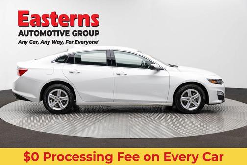 Summit White 2024 Chevrolet Malibu FWD 1LT
