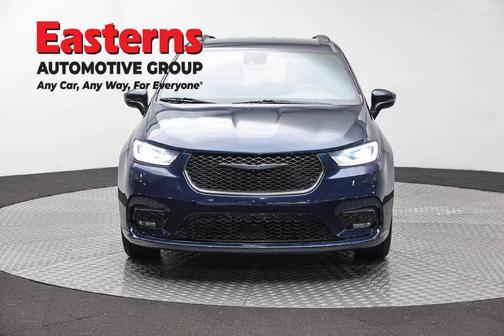 Fathom Blue Pearlcoat 2023 Chrysler Pacifica Touring L