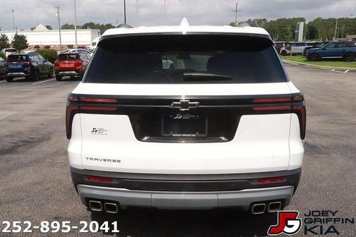Summit White 2026 Chevrolet Traverse LT
