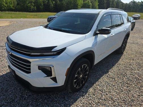 Summit White 2026 Chevrolet Traverse LT