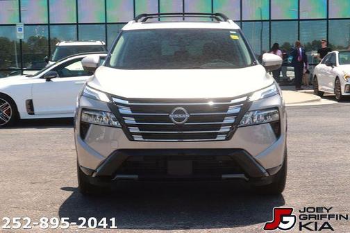 Champagne Silve 2025 Nissan Rogue Platinum
