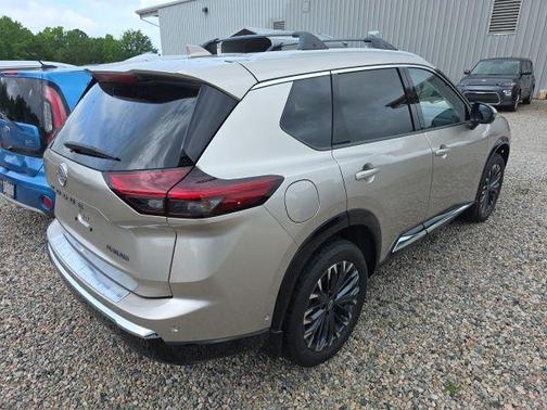 Champagne Silve 2025 Nissan Rogue Platinum
