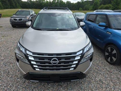 Champagne Silve 2025 Nissan Rogue Platinum