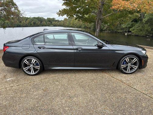 2018 BMW 740 740i