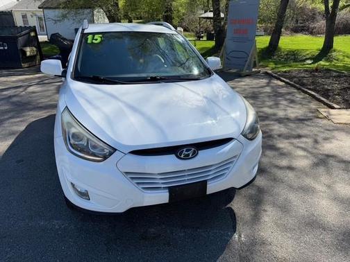 Winter White Solid 2015 Hyundai TUCSON SE