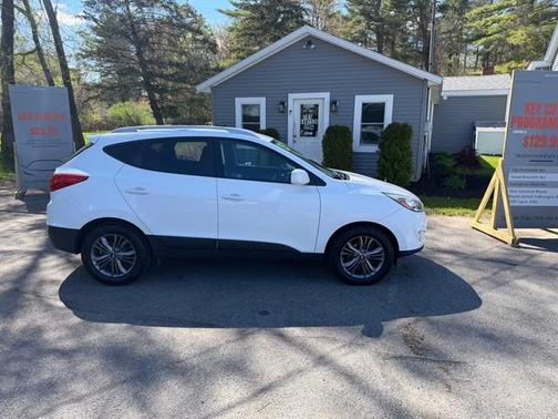 Winter White Solid 2015 Hyundai TUCSON SE