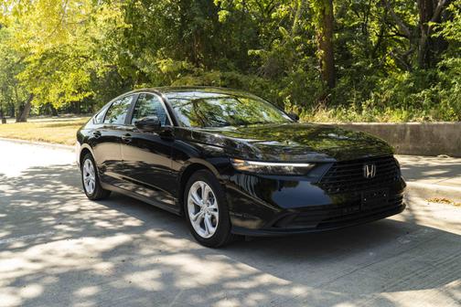 Crystal Black Pearl 2025 Honda Accord