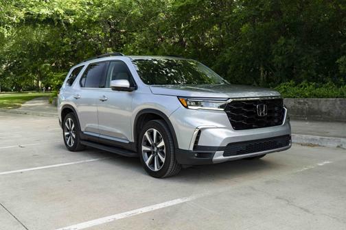 Lunar Silver Metallic 2024 Honda Pilot