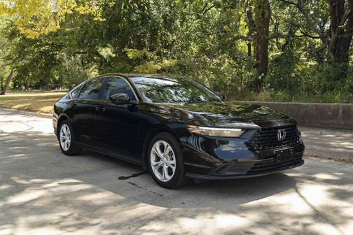Crystal Black Pearl 2025 Honda Accord