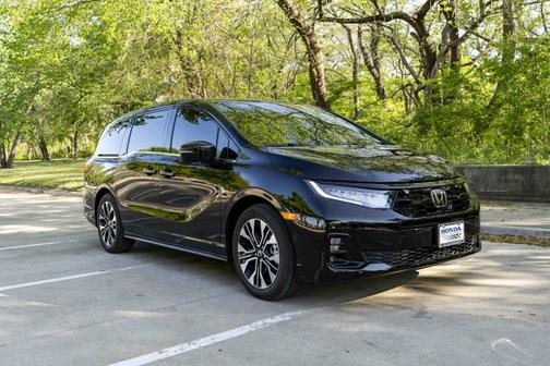 Crystal Black Pearl 2026 Honda Odyssey