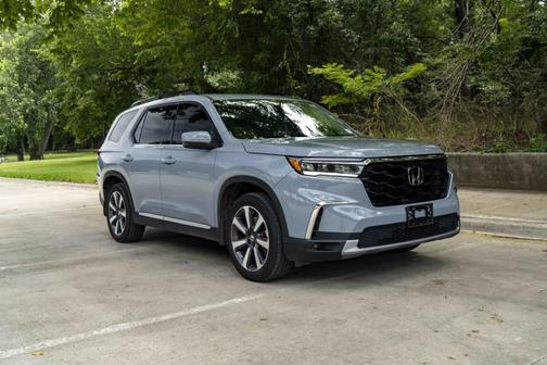 Sonic Gray Pearl 2025 Honda Pilot
