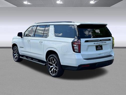 Iridescent Pearl Tricoat 2021 Chevrolet Suburban 4WD Z71