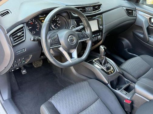 Brilliant Silver 2017 Nissan Rogue SV