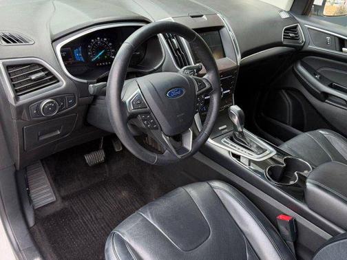 White Platinum Metallic Tri-Coat 2017 Ford Edge Titanium