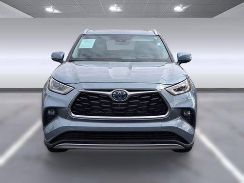 2023 Toyota Highlander Hybrid Platinum