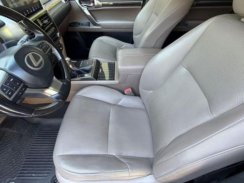 Atomic Silver 2023 Lexus GX 460 Premium